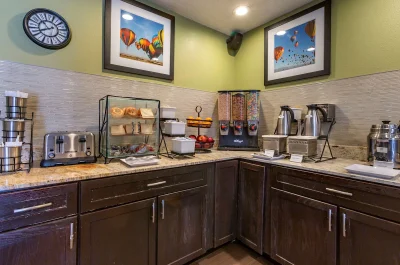 Best Western Airport Albuquerque InnSuites Hotel & Suites 4