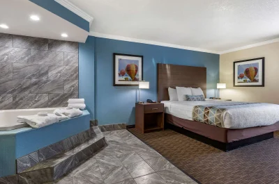 Best Western Airport Albuquerque InnSuites Hotel & Suites jacuzzi