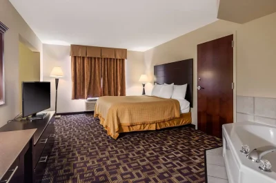 Best Western Carowinds jacuzzi