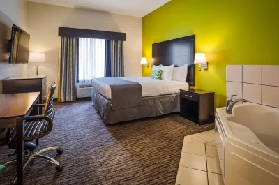 Best Western Magnolia Inn and Suites jacuzzi