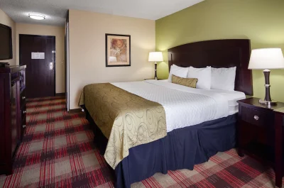 Best Western Plus Addison:Dallas Hotel 8