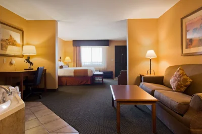 Best Western Plus Country Inn & Suites jacuzzi