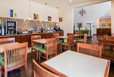 Best Western Plus Hobby Airport Inn & Suites 2