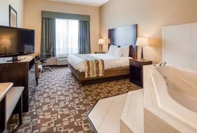 Best Western Plus Hobby Airport Inn & Suites jacuzzi