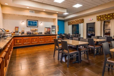 Best Western Plus Hotel & Suites Airport South 3