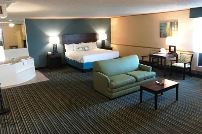 Best Western Woodhaven Inn jacuzzi