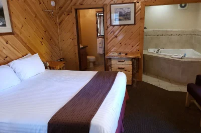 Big Bear Frontier jacuzzi