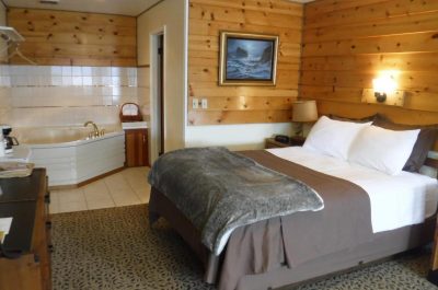 Captain's Choice Motel jacuzzi