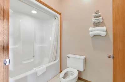 Casa Loma Inn & Suites 1