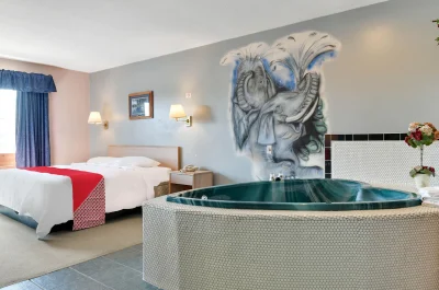 Casa Loma Inn & Suites 2