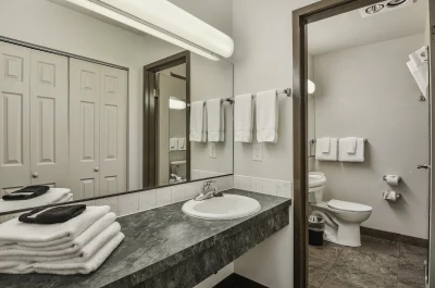 Cedar Street Hotel & Suites 2