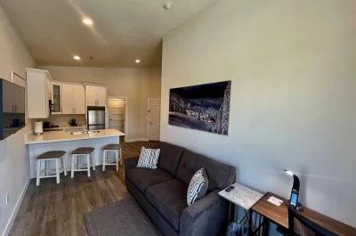Cedar Street Hotel & Suites 6