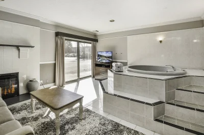 Cedar Street Hotel & Suites jacuzzi