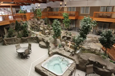 C'mon Inn Hotel & Suites 4
