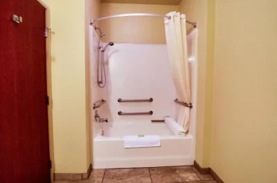 Cobblestone Hotel & Suites - Devils Lake 1