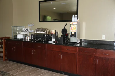 Cobblestone Hotel & Suites - Devils Lake 2