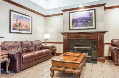 Comfort Inn And Suites 4