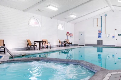 Comfort Inn Lakeside pool
