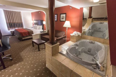 Comfort Inn Pittsburgh jacuzzi