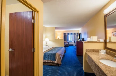 Comfort Inn & Suites 1
