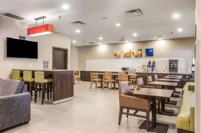 Comfort Inn & Suites 1