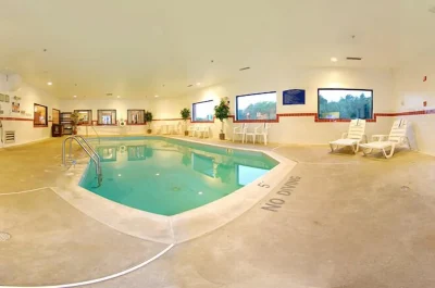 Comfort Inn & Suites 3