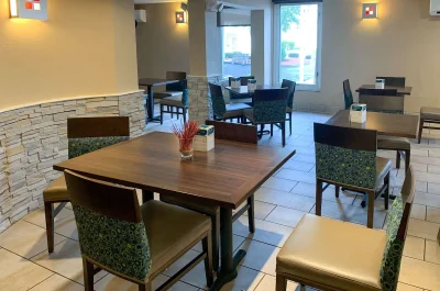 Comfort Inn & Suites East Hartford 1