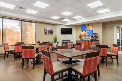 Comfort Inn & Suites Galleria 3