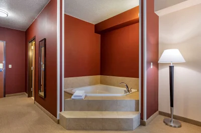 Comfort Inn & Suites Gateway to Glacier National Park jacuzzi