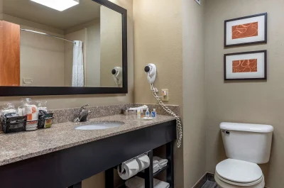 Comfort Inn & Suites Pauls Valley - City Lake 1