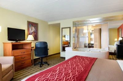 Comfort Inn University Center jacuzzi