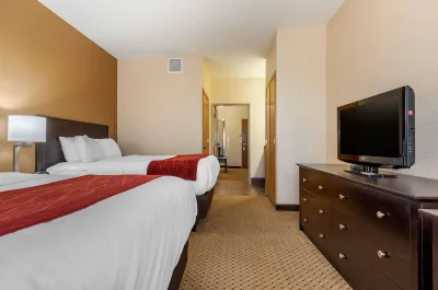 Comfort Inn _ Suites Kenosha 2