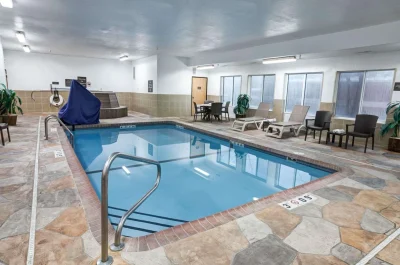 Comfort Suites Kansas City 1