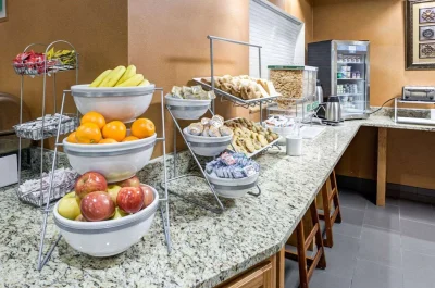 Comfort Suites Kansas City 4