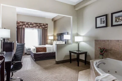 Comfort Suites Morrow jacuzzi