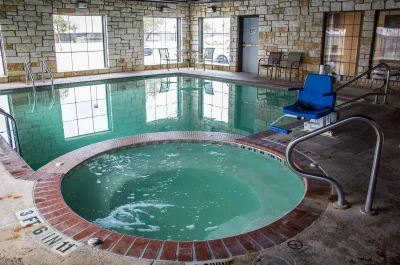 Comfort Suites Near Seaworld 3