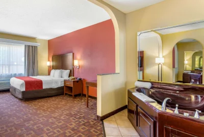 Comfort Suites - Near The Galleria jacuzzi