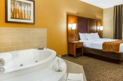 Comfort Suites jacuzzi