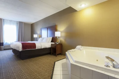Comfort Suites jacuzzi