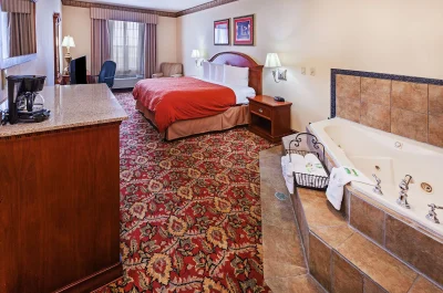 Country Inn & Suites by Radisson, Amarillo I-40 West, TX jacuzzi
