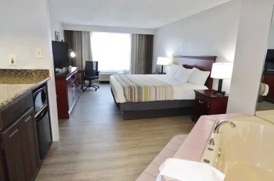 Country Inn & Suites by Radisson, Biloxi-Ocean Springs, MS jacuzzi