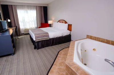 Country Inn & Suites by Radisson, Brockton (Boston), MA jacuzzi