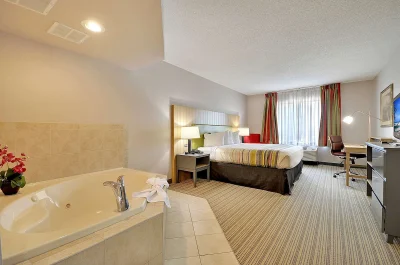 Country Inn & Suites by Radisson, Charleston North, SC jacuzzi