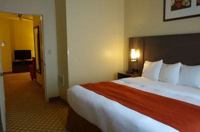 Country Inn & Suites by Radisson, Clinton, IA 1
