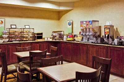 Country Inn & Suites by Radisson, Des Moines West, IA 5