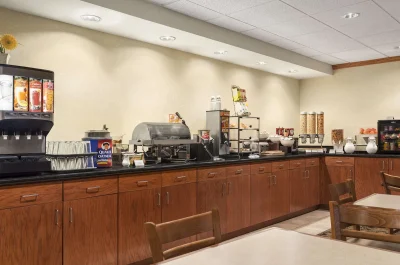 Country Inn & Suites by Radisson, Dothan, AL 2