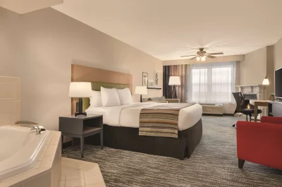 Country Inn & Suites by Radisson, Galena, IL jacuzzi