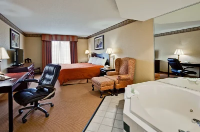 Country Inn & Suites by Radisson, Hot Springs, AR jacuzzi