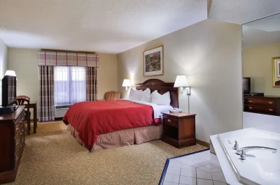 Country Inn & Suites by Radisson, Louisville South, KY jacuzzi