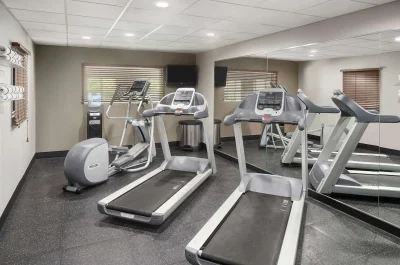 Country Inn & Suites by Radisson, Louisville South, KY4